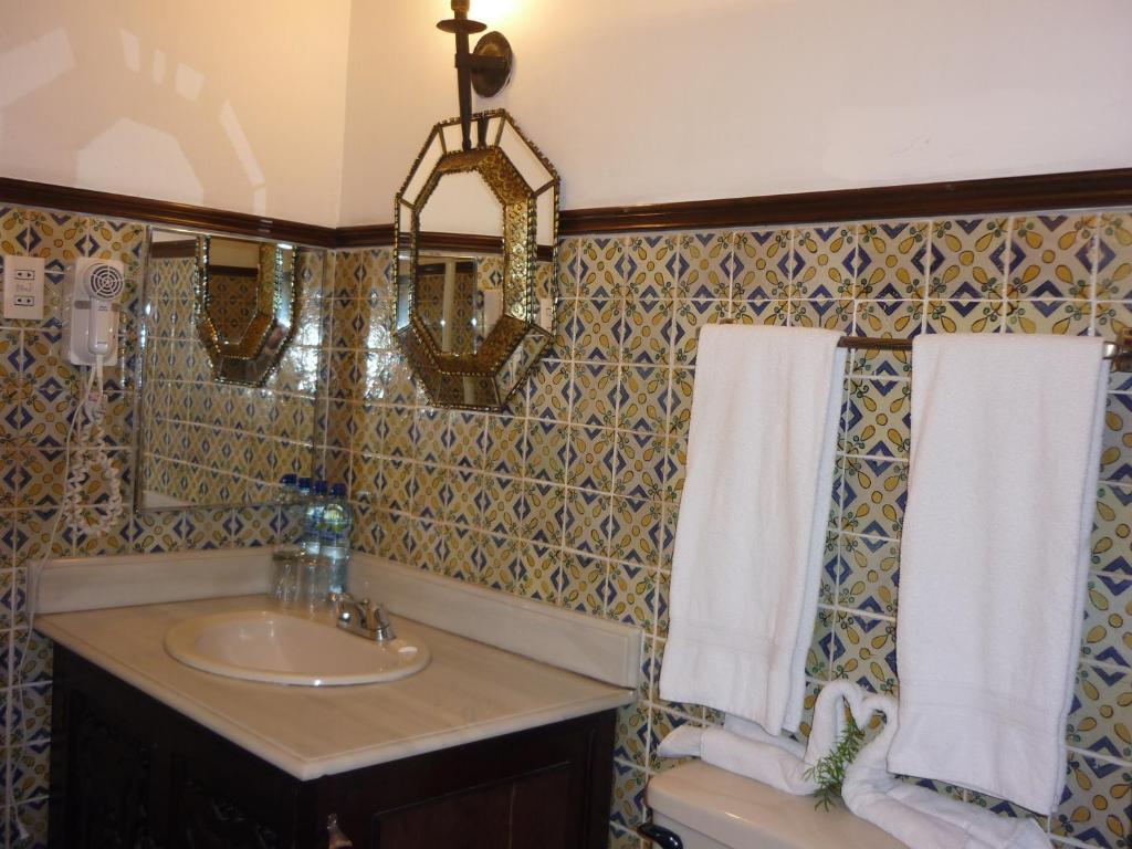 אנטיגואה גואטמלה Hotel Casa Noble חדר תמונה
